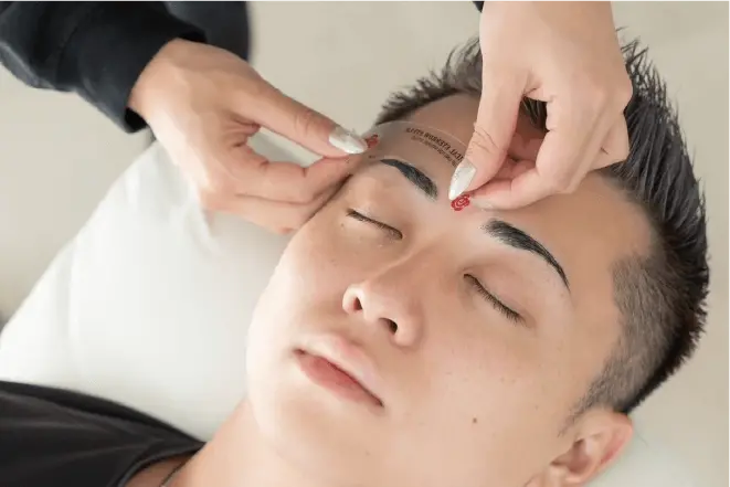 一人ひとりのお顔に似合う眉毛をデザイン